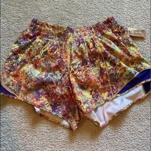 Lululemon Hoty Hot Shorts 4”